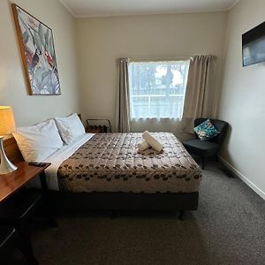Airport Westney Lodge